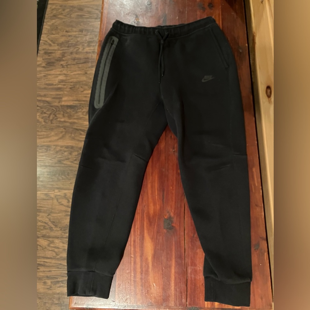 Black Nike Tech Fleece Sweatpants